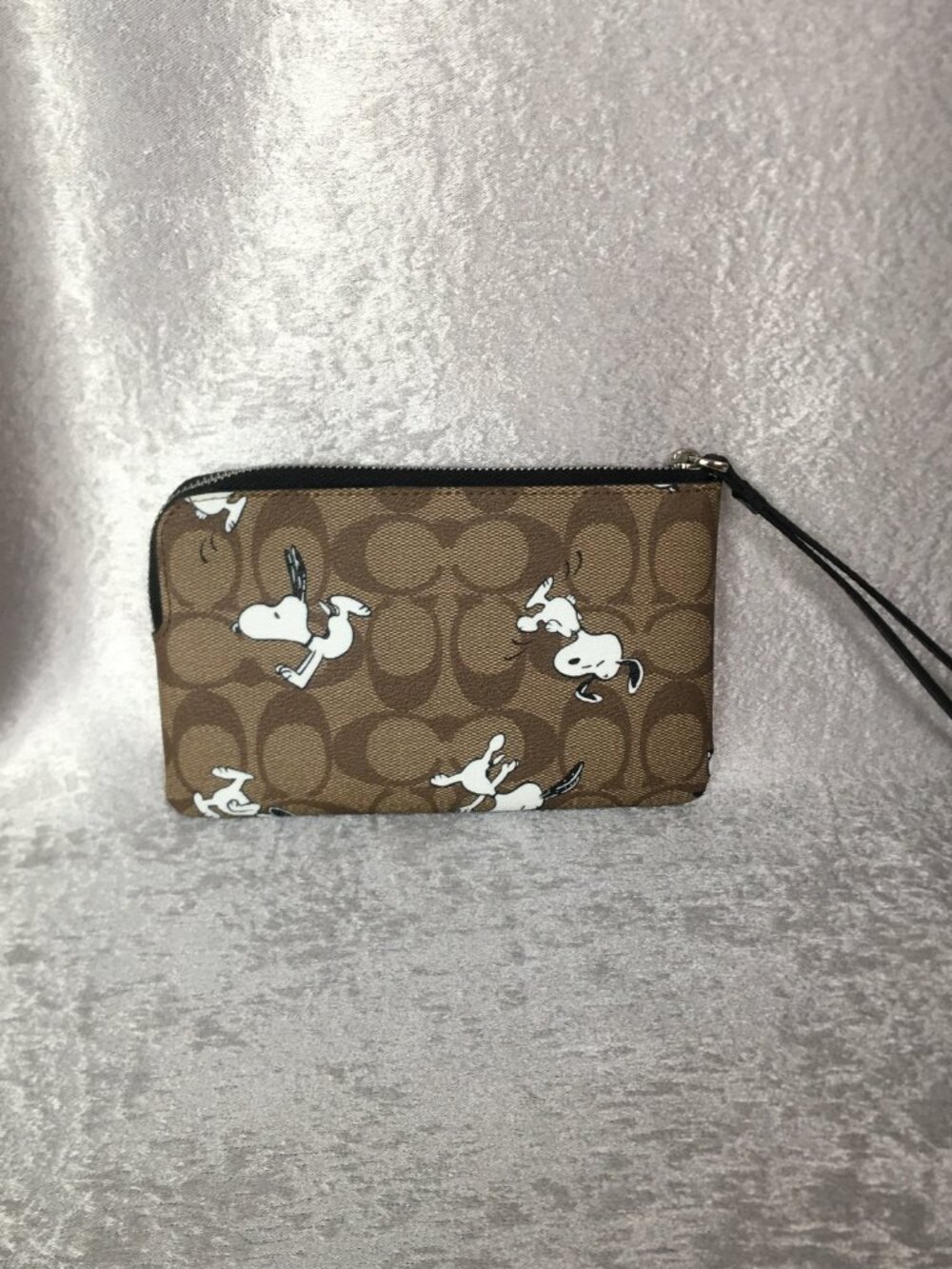 Coach X Peanuts Corner Zip Wristlet Wallet With Snoopy & Woodstock - Picture 2 of 9